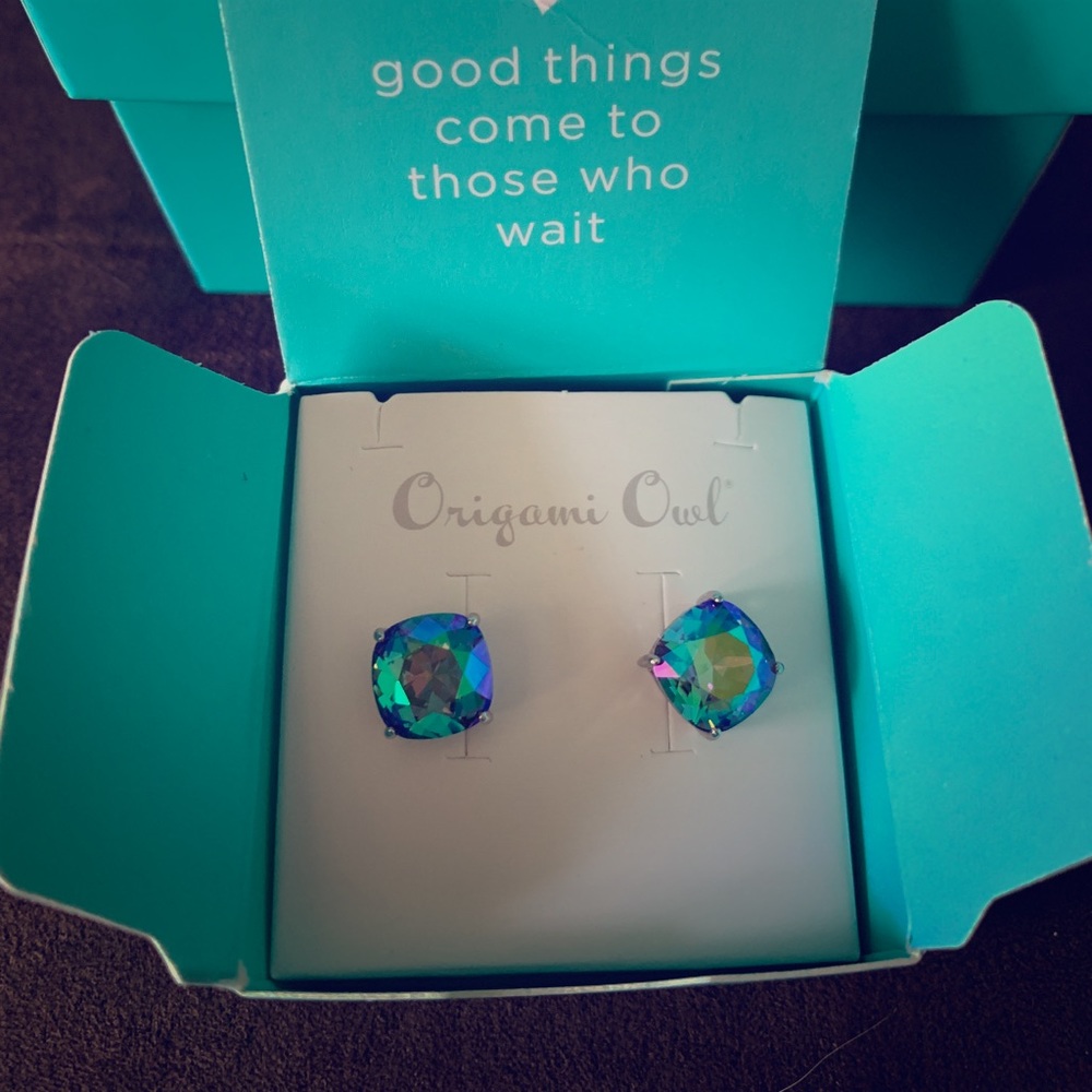 SILVER CLARA STUD SHIMMER EARRINGS